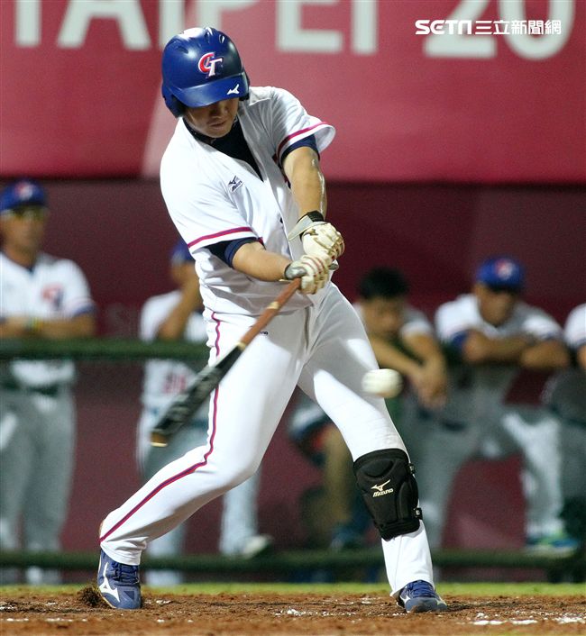 世大運棒球中華隊出戰韓國隊精彩畫面。（記者邱榮吉/攝影）