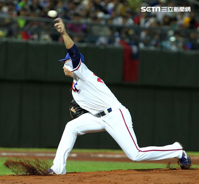世大運棒球中華隊出戰韓國隊精彩畫面。（記者邱榮吉/攝影）