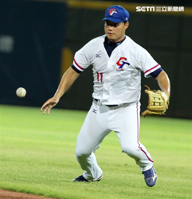 世大運棒球中華隊出戰韓國隊精彩畫面。（記者邱榮吉/攝影）