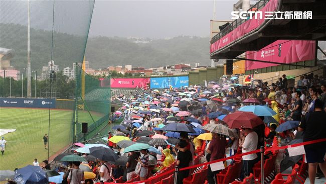 挺世大運　女性上班族支持度高於男性