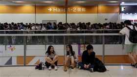 天鴿颱風來襲，上千旅客滯留香港機場（圖／路透社／達志影像）