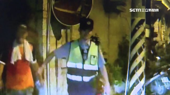 懷疑鏡頭對我家！醉男砸鄰居3監視器