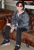 在韓國發展的本地音樂人梁根榮，不發韓語歌而是發華語歌，回台宣傳自己創作的華語單曲「Stop Sugar」（不要再甜言蜜語）。（記者邱榮吉/攝影）