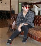 在韓國發展的本地音樂人梁根榮，不發韓語歌而是發華語歌，回台宣傳自己創作的華語單曲「Stop Sugar」（不要再甜言蜜語）。（記者邱榮吉/攝影）