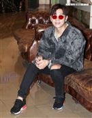 在韓國發展的本地音樂人梁根榮，不發韓語歌而是發華語歌，回台宣傳自己創作的華語單曲「Stop Sugar」（不要再甜言蜜語）。（記者邱榮吉/攝影）