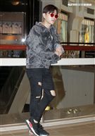 在韓國發展的本地音樂人梁根榮，不發韓語歌而是發華語歌，回台宣傳自己創作的華語單曲「Stop Sugar」（不要再甜言蜜語）。（記者邱榮吉/攝影）