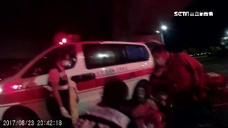 救護車送病患遭撞　救護人員彈飛受傷