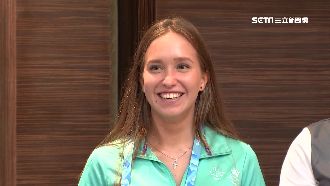 賽事外嬌點！俄羅斯正妹三聲道翻譯