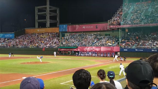 南韓奧步連連！自製「觸身球」搶上壘