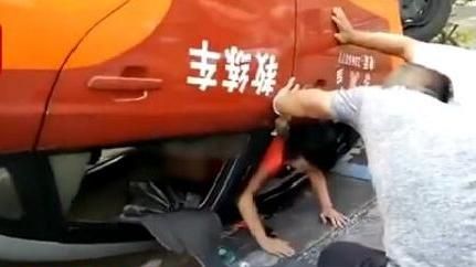 第8次考駕照...女誤踩油門大翻車