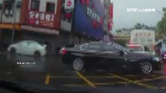 男假逼車真搭訕　女駕駛霸氣回：不缺