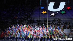 2017台北世界大學運動會開幕典禮各國選手被阻擋後進場。（記者邱榮吉/攝影）