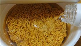 冷水,泡麵,冷麵(推特 https://twitter.com/MPD_bousai/status/899806935150493697)