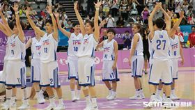 中華女籃賽後感謝球迷支持（圖／記者劉家維攝）