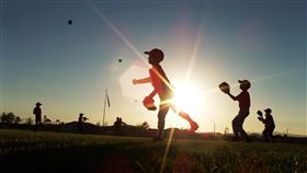 16:9
棒球 傳接球 KGB
圖／攝影者Mayr, Flickr CC License
https://www.flickr.com/photos/mayr/1553426223/