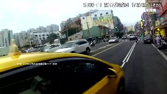 騎士按一聲喇叭　小黃竟森77逼車