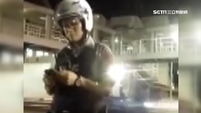 運將遭開紅單　車門夾警竟反控警打人