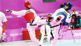 世大運跆拳道　何嘉欣無緣晉級2017台北世大運跆拳道賽事25日持續在桃園舉行，台灣63公斤級選手何嘉欣（紅）16強賽中對上泰國選手克隆朋（Nutthawee Klompong）（藍），終場以16比19落敗，無緣晉級。中央社記者施宗暉攝　106年8月25日