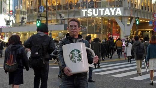 搶收藏巨型星巴克杯　原來是最瞎設計