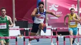 世大運田徑跨欄　陳傑預賽第一（1）2017世大運田徑項目24日進入第2天賽程，中華隊陳傑（中）在男子400公尺跨欄預賽跑出49秒82的成績，以分組第一晉級。中央社記者吳家昇攝　106年8月24日