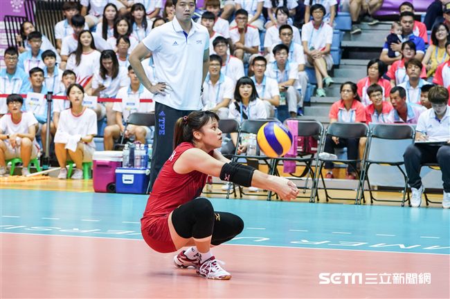世大運女子排球中華隊與日本爭奪冠軍賽門票。　（圖／記者林敬旻攝）