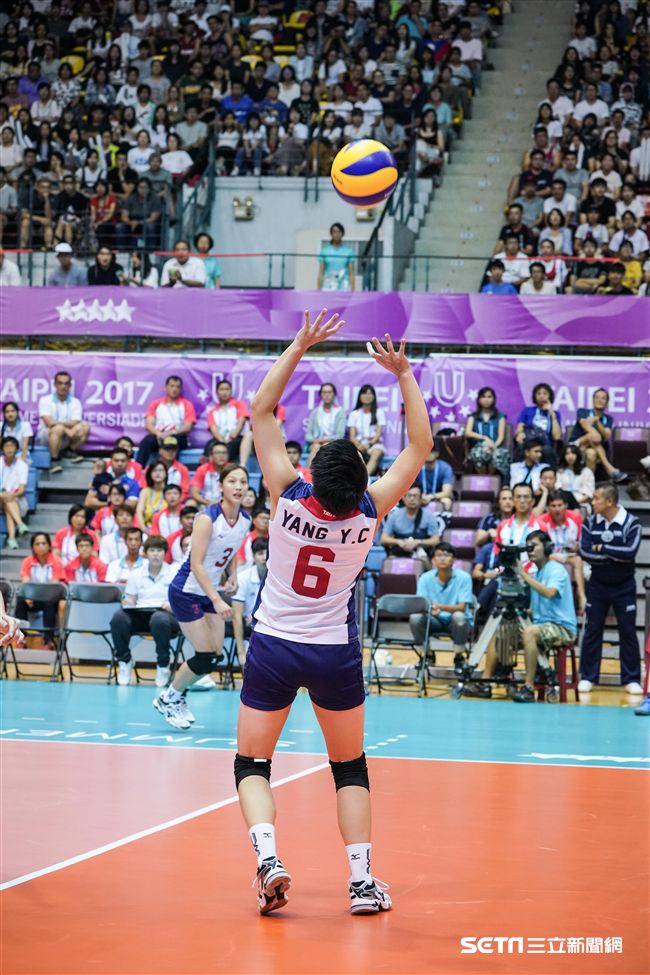 世大運女子排球中華隊與日本爭奪冠軍賽門票。　（圖／記者林敬旻攝）