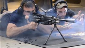 消音器,連射,機關槍,槍,M249SAW,子彈,West Coast Armory,管理員,道別,離職　圖／翻攝自YouTube https://goo.gl/xoaouE
