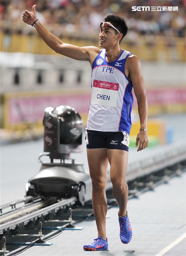 世大運田徑賽高潮疊起台灣選手優異的表現讓全場觀眾High翻天。（記者邱榮吉/攝影）