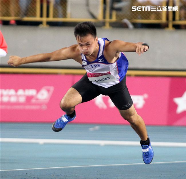 台灣選手鄭兆村在標槍項目擲出91.36公尺破亞洲紀錄。（記者邱榮吉/攝影）