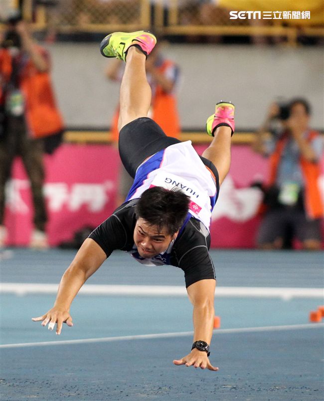 世大運田徑賽高潮疊起台灣選手優異的表現讓全場觀眾High翻天。（記者邱榮吉/攝影）