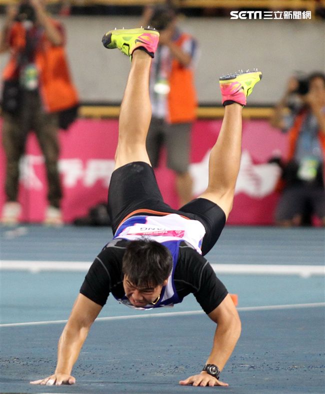 世大運田徑賽高潮疊起台灣選手優異的表現讓全場觀眾High翻天。（記者邱榮吉/攝影）