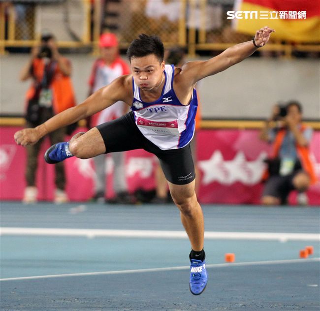 台灣選手鄭兆村在標槍項目擲出91.36公尺破亞洲紀錄。（記者邱榮吉/攝影）