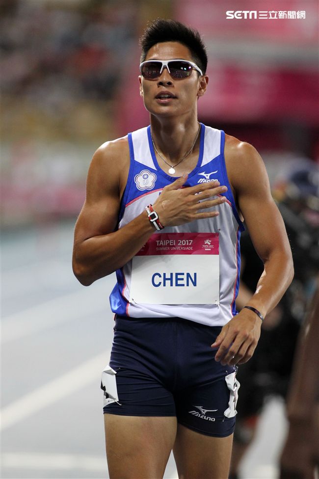 世大運田徑賽高潮疊起台灣選手優異的表現讓全場觀眾High翻天。（記者邱榮吉/攝影）