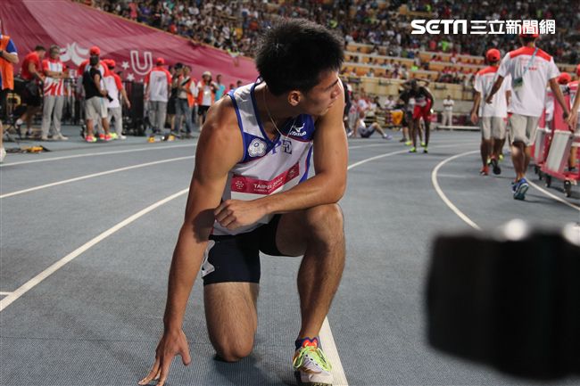 世大運田徑賽高潮疊起台灣選手優異的表現讓全場觀眾High翻天。（記者邱榮吉/攝影）