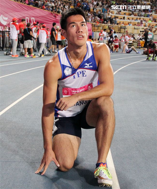 世大運田徑賽高潮疊起台灣選手優異的表現讓全場觀眾High翻天。（記者邱榮吉/攝影）