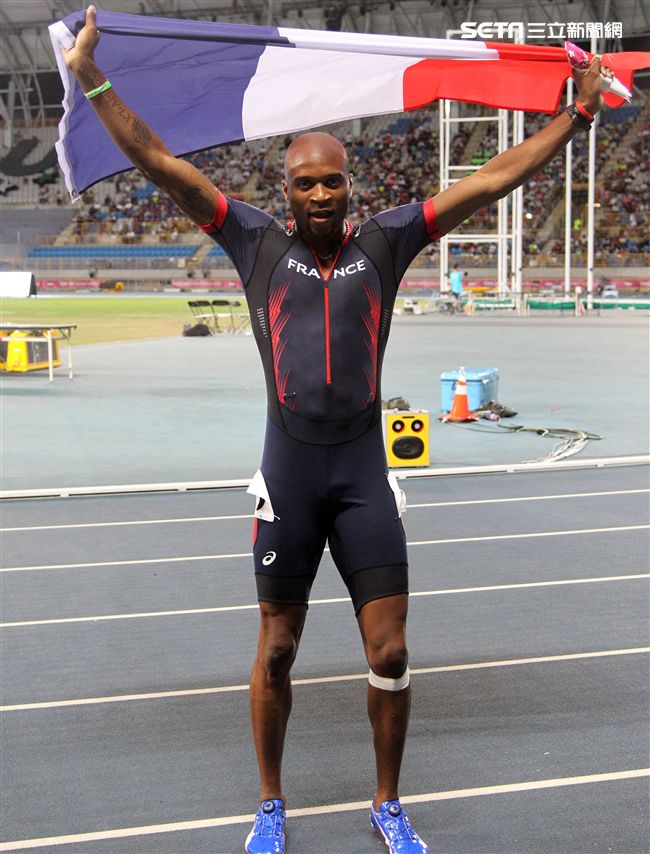 世大運田徑賽高潮疊起台灣選手優異的表現讓全場觀眾High翻天。（記者邱榮吉/攝影）