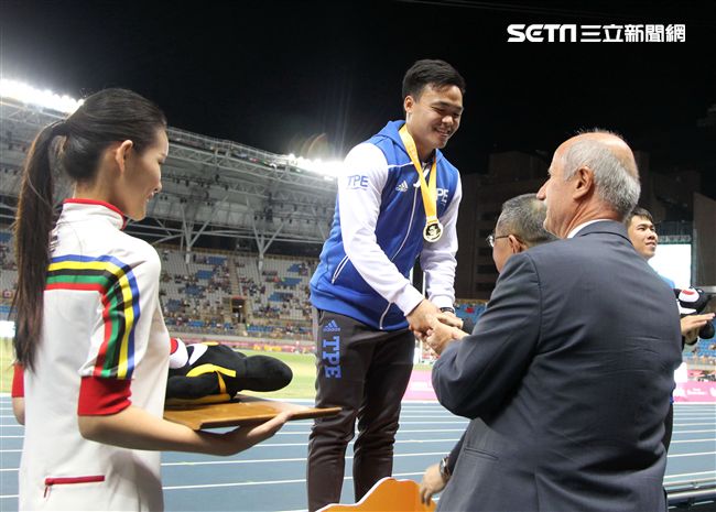 世大運田徑賽高潮疊起台灣選手優異的表現讓全場觀眾High翻天。（記者邱榮吉/攝影）