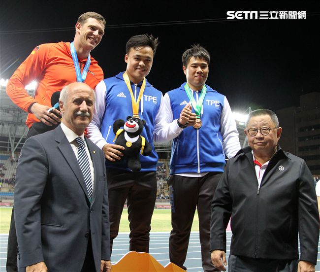 世大運田徑賽高潮疊起台灣選手優異的表現讓全場觀眾High翻天。（記者邱榮吉/攝影）