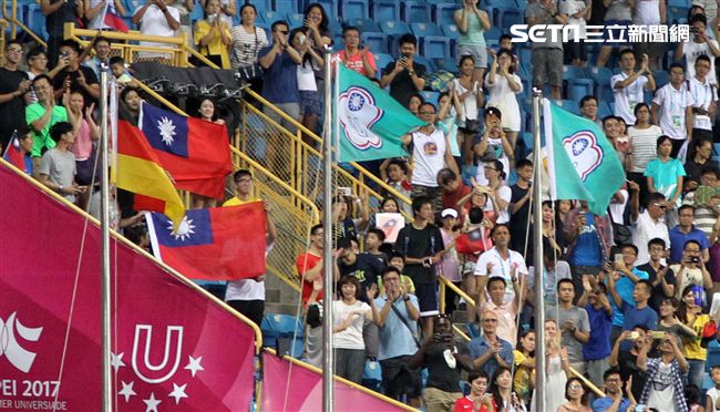 世大運田徑賽高潮疊起台灣選手優異的表現讓全場觀眾High翻天。（記者邱榮吉/攝影）