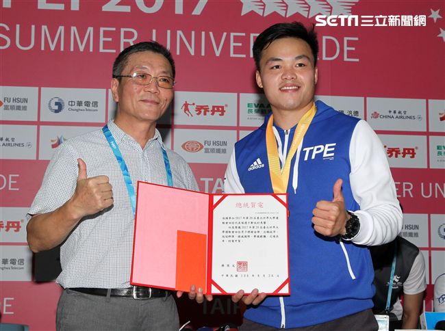 世大運田徑賽高潮疊起台灣選手優異的表現讓全場觀眾High翻天。（記者邱榮吉/攝影）