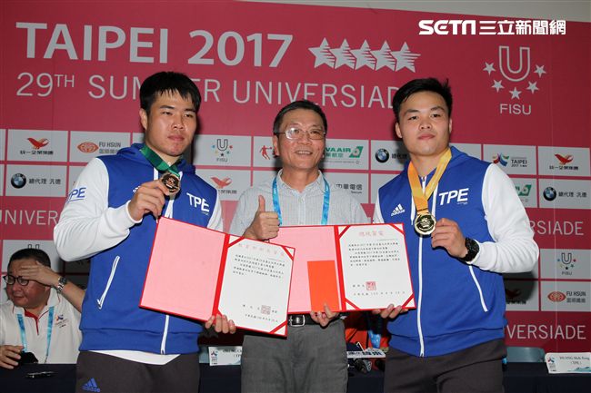 世大運田徑賽高潮疊起台灣選手優異的表現讓全場觀眾High翻天。（記者邱榮吉/攝影）