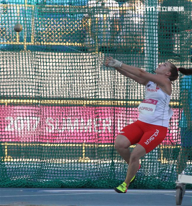 世大運田徑賽高潮疊起台灣選手優異的表現讓全場觀眾High翻天。（記者邱榮吉/攝影）