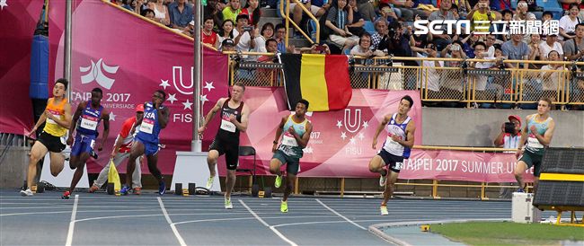 世大運田徑賽高潮疊起台灣選手優異的表現讓全場觀眾High翻天。（記者邱榮吉/攝影）