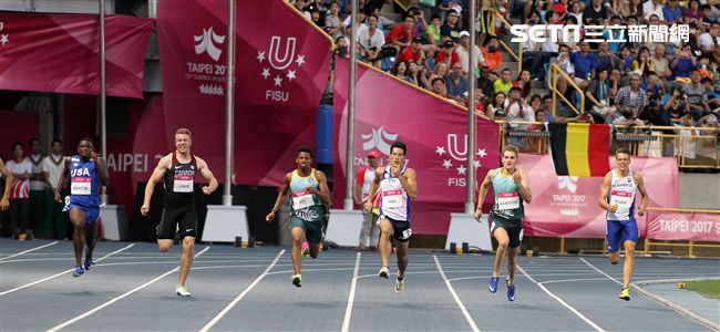 世大運田徑賽高潮疊起台灣選手優異的表現讓全場觀眾High翻天。（記者邱榮吉/攝影）