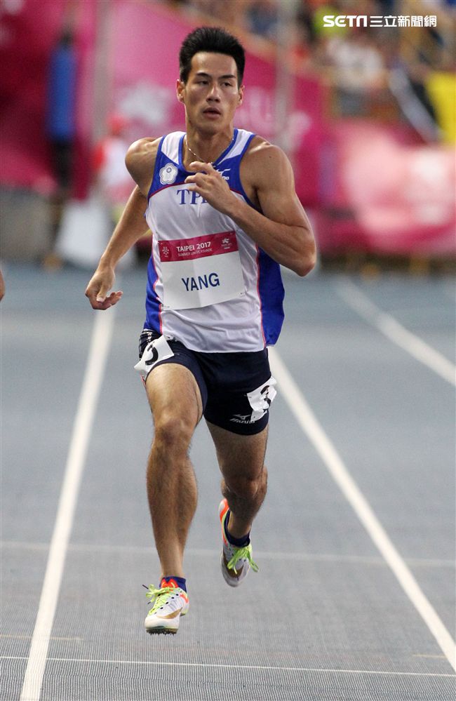 世大運田徑賽高潮疊起台灣選手優異的表現讓全場觀眾High翻天。（記者邱榮吉/攝影）