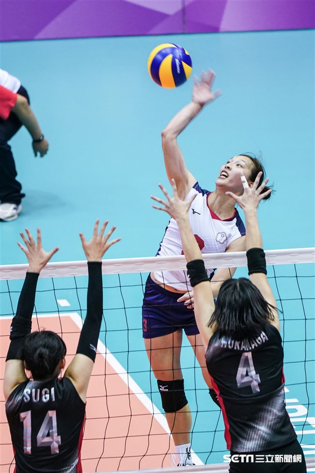 世大運女子排球中華隊與日本爭奪冠軍賽門票。　（圖／記者林敬旻攝）