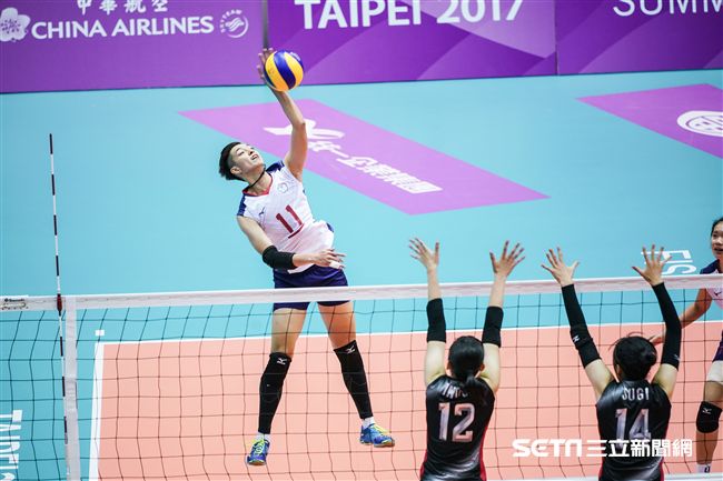 世大運女子排球中華隊與日本爭奪冠軍賽門票。　（圖／記者林敬旻攝）