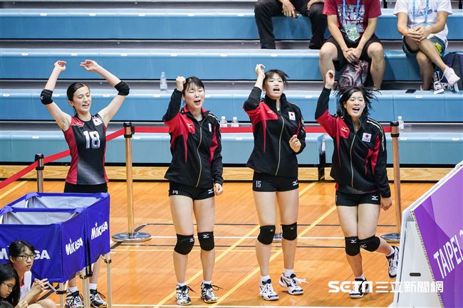 世大運女子排球中華隊與日本爭奪冠軍賽門票。　（圖／記者林敬旻攝）