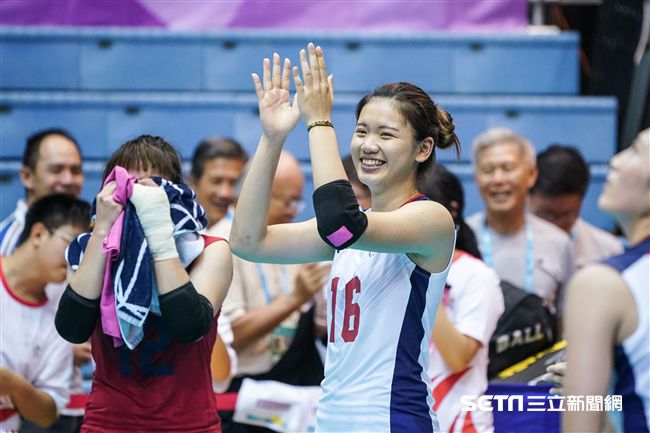 世大運女子排球中華隊與日本爭奪冠軍賽門票。　（圖／記者林敬旻攝）