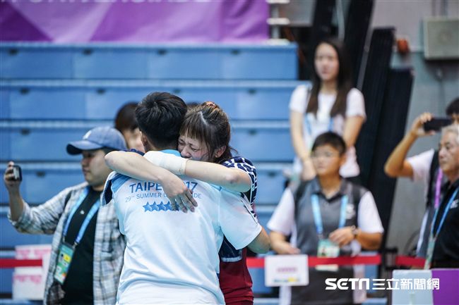 世大運女子排球中華隊與日本爭奪冠軍賽門票。　（圖／記者林敬旻攝）